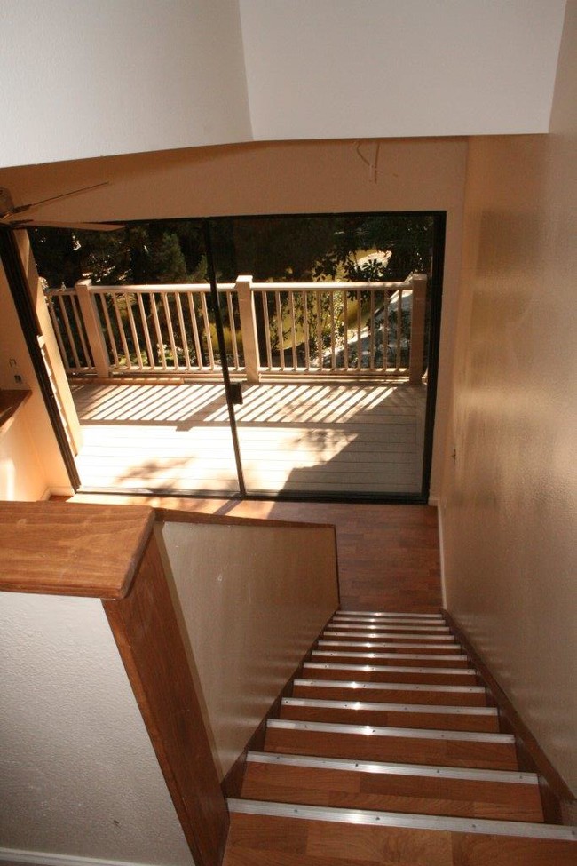 Photo - 10580 Lakeside Dr N Unidad L Rental