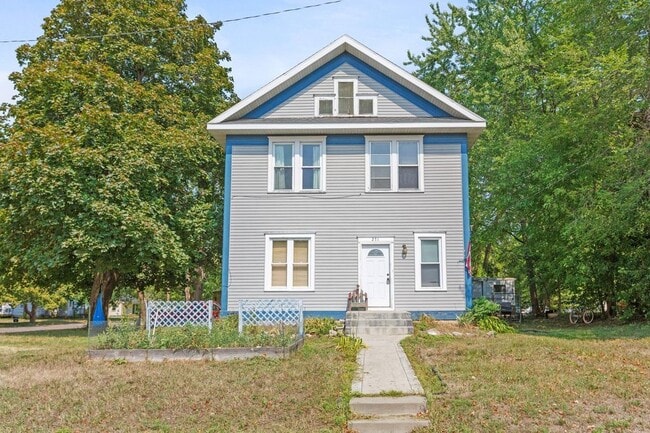 Photo - 271 Nelson Blvd