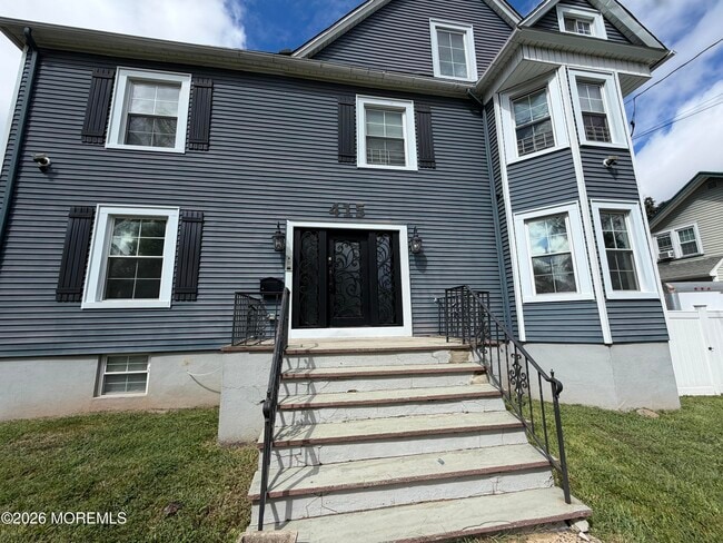 Building Photo - 415 E 3rd Ave Unit Apt 2R
