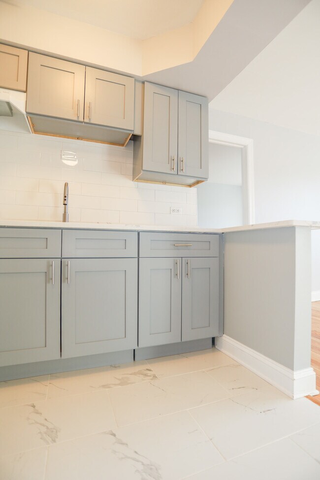 Photo - 6110 N Kenmore Ave