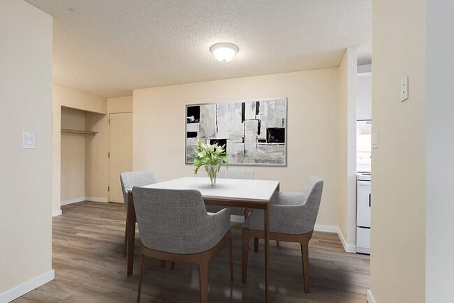 Photo - Pamela Manor