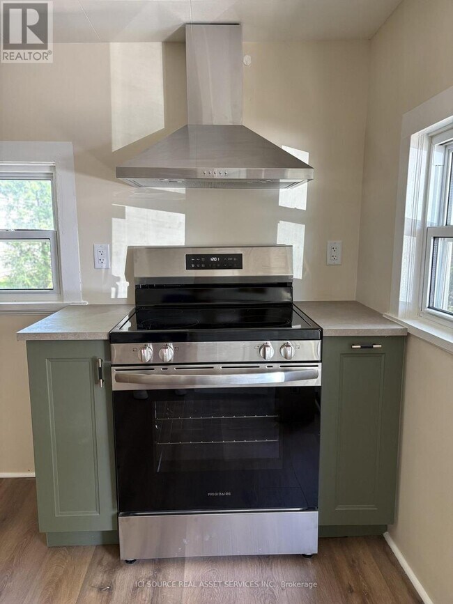 Photo - 543 St Charles St