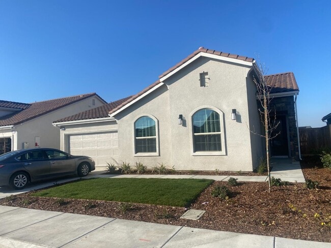Building Photo - Beautiful Home in Shafter