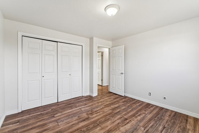 Photo - 420 S Five Mile Rd