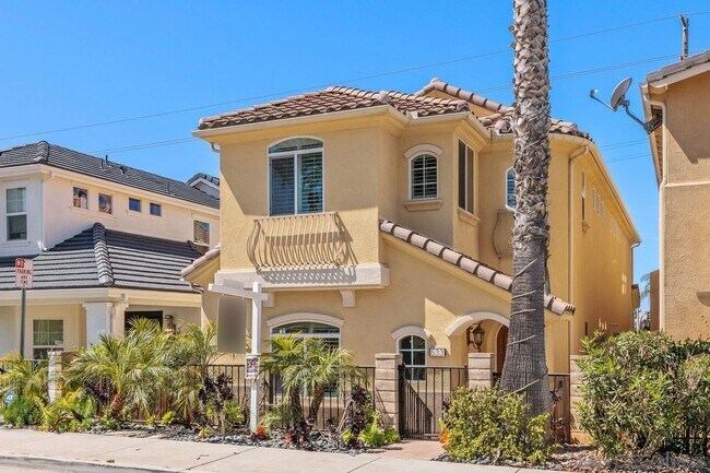 Photo - 533 N Cedros Ave House