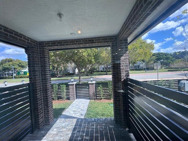 Photo - 750 NW 82nd Ter