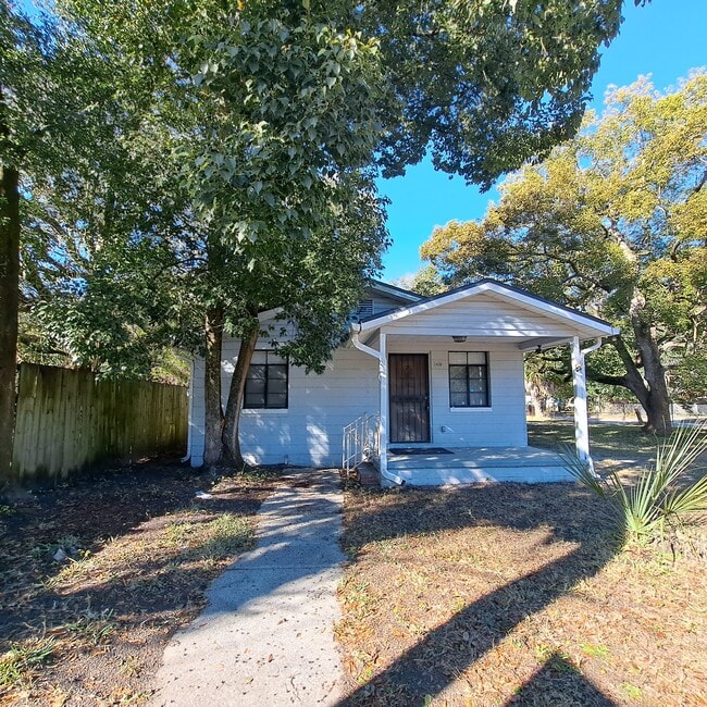 Building Photo - 3436 Franklin St