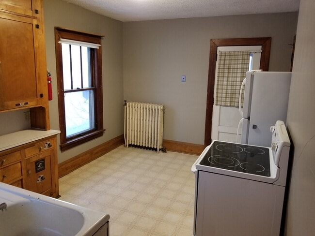 405 12th St NW Unit 2