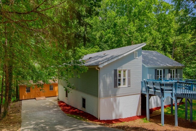 Photo - 105 Devon Rd