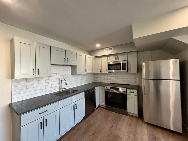 Photo - 160 Seabury St Unit 42