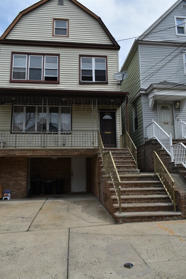 Photo - 143 W 29th St Unit 2