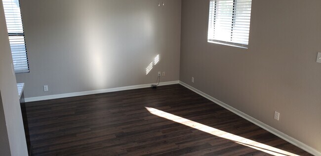 Deer Park Apartments - 737