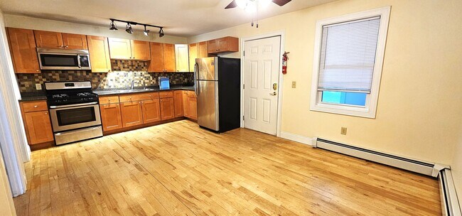 Building Photo - 51 N Champlain St Unit APT 6