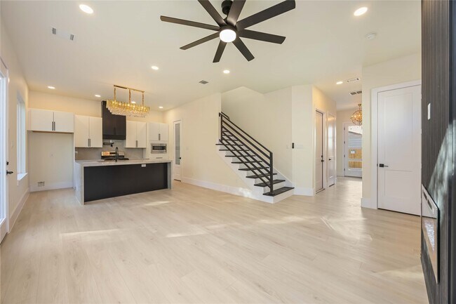 Photo - 7127 England St