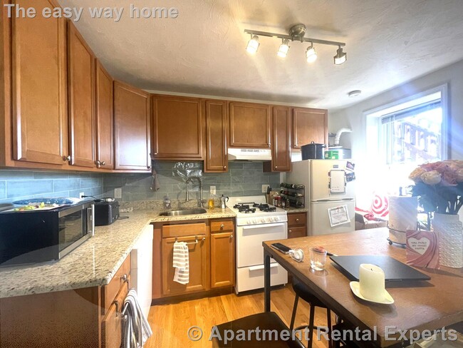 Photo - 1056 Cambridge St Apartamento Unidad #3R