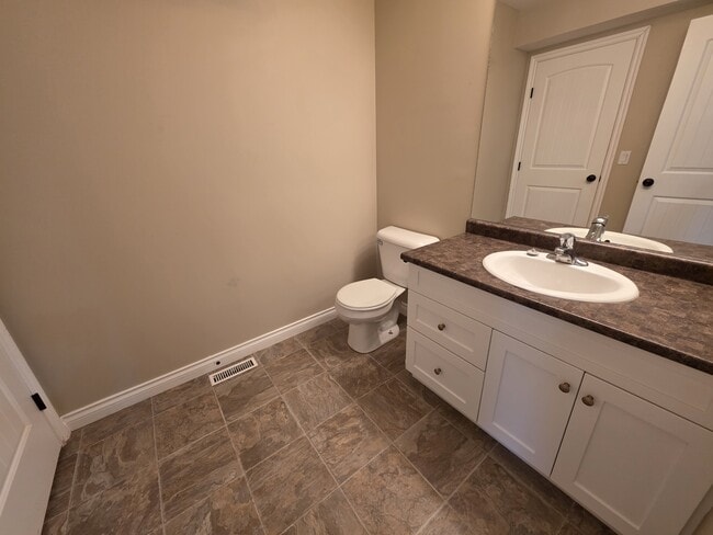 Photo - 8407-8487 87 St