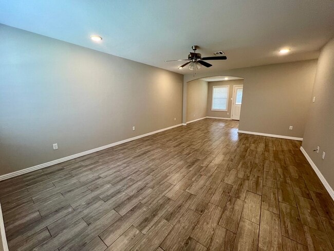 Photo - 6630 Leightyn Ln