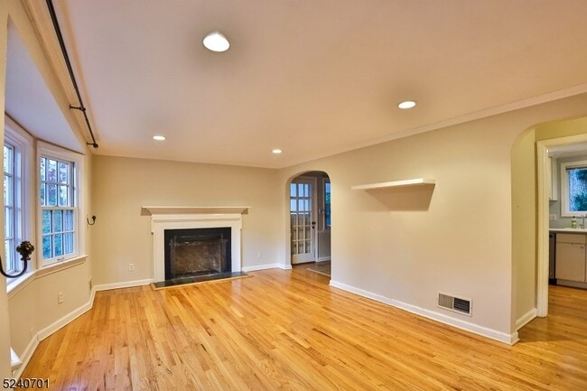 Building Photo - 184 W Glen Ave Rental