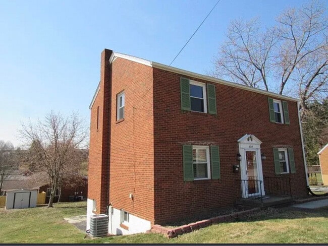 Building Photo - 409 Derrick Ave Rental