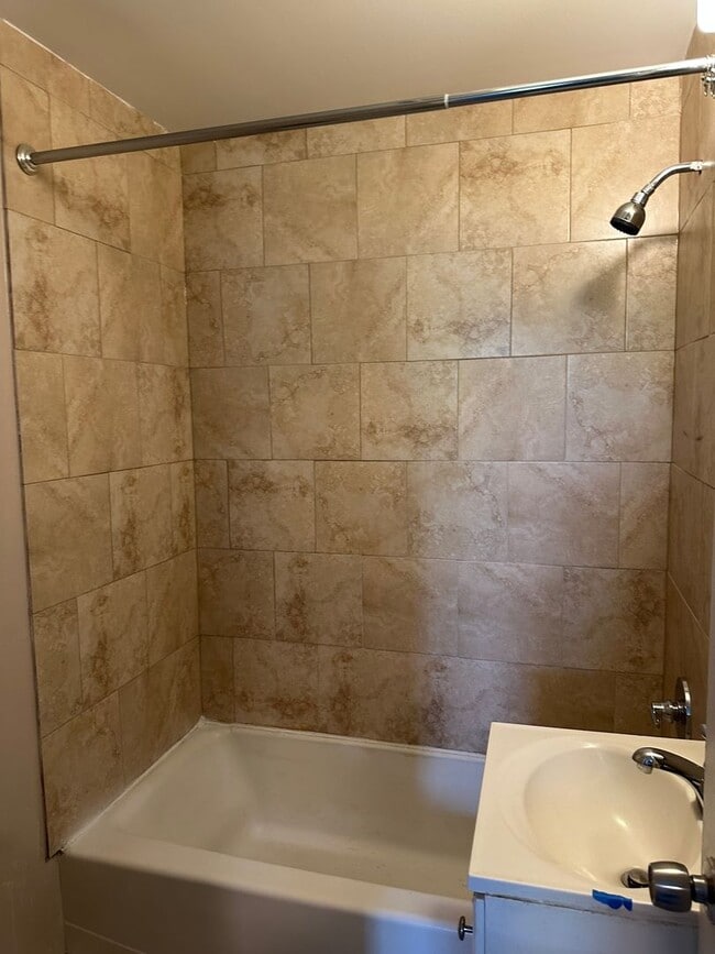 Photo - 5 S Wickham Rd Unidad Apt. 1