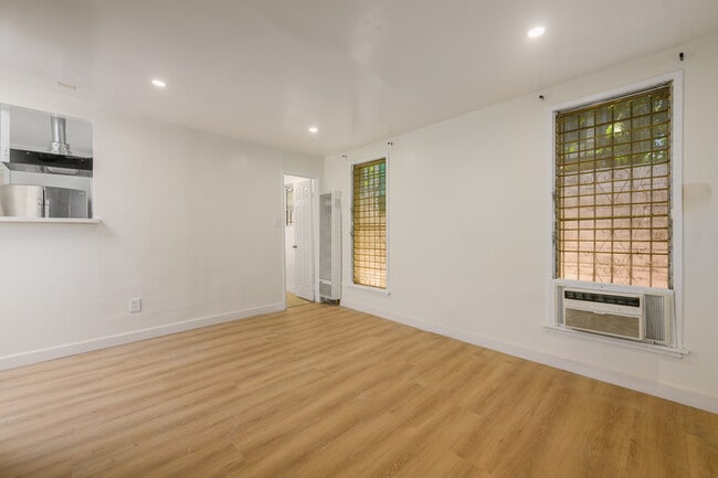 Photo - 1325 N Orange Dr Unit 1325
