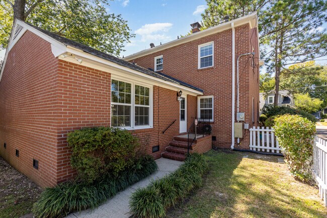 Photo - 206 Oakridge Ave