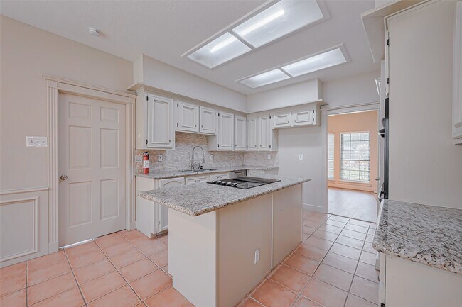 Photo - 2727 Raintree Dr