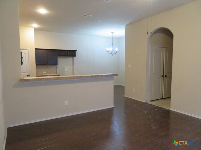 554 Creekside Cir