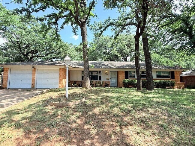 Photo - 612 Hillview Dr