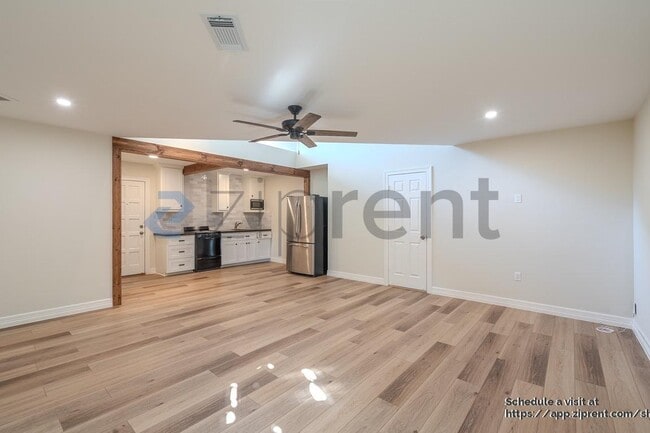 Photo - 4031 Leeshire Dr