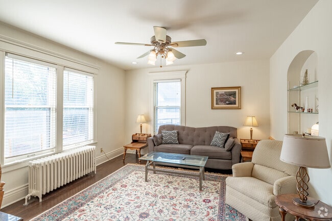 1R, 1BA - 800SF - Living Room