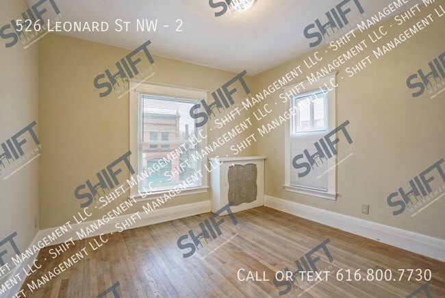 Photo - 526 Leonard St NW House