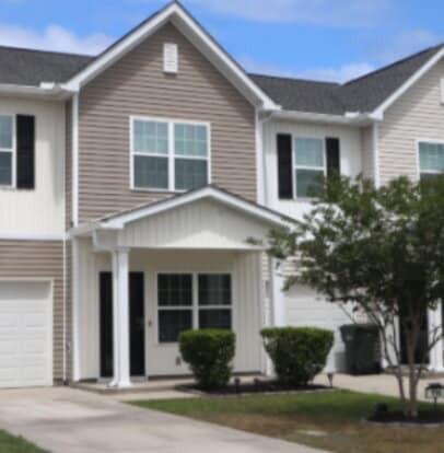 Beautifully Maintained Townhome with Fenced Backyard - Beautifully Maintained Townhome with Fenced Backyard
