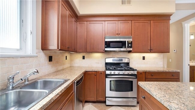 Photo - 431 Iris Ave