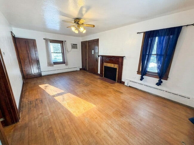 Photo - 50% off First month's Rent!! - 3 bedroom, 1 bathroom Home With Garage