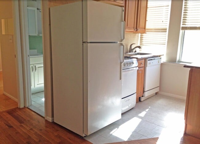 Building Photo - 734 Adams St Unit 4A