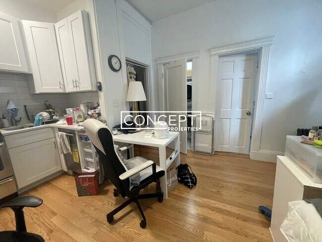 Photo - 64 Hemenway St Unit 2