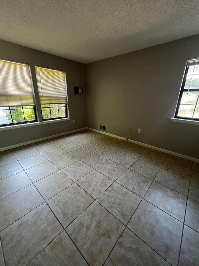 Photo - 500 Goldthread Ct