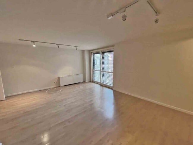 Photo - FOR SALE OR RENT-Centrally Located Dupont Circle 1 Bedroom Condo in the heart of it all! Utilitie... Unidad 406