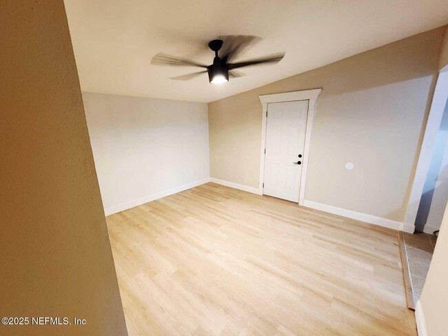 Photo - 1323 W 30th St