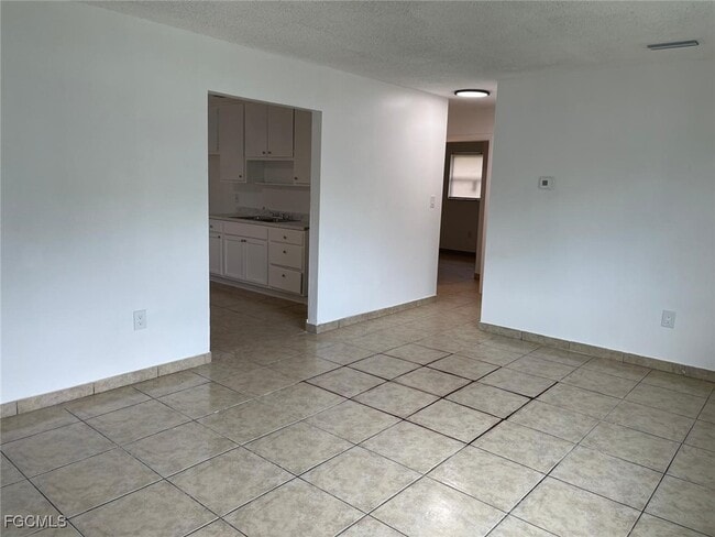 Building Photo - 2148 Dora St Unit 4 Rental