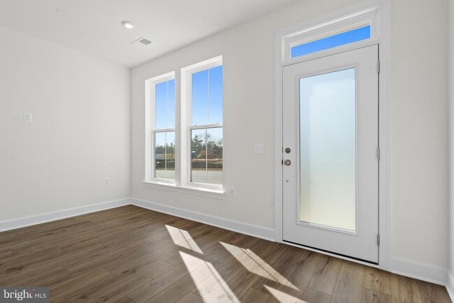 Photo - 596 Watermans Dr