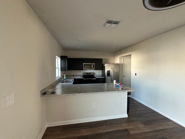 Photo - 4 Bedroom 2 Bathroom in Winter Haven