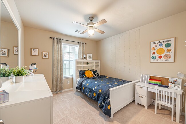 Photo - 119 Emerald Loch Ln