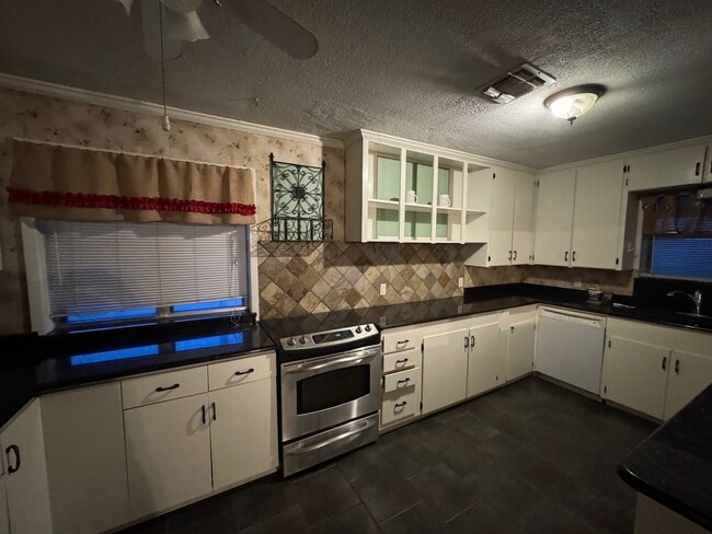 Photo - Spacious Speegleville Home