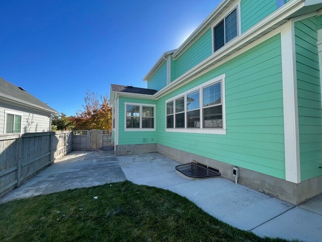 Photo - Beautiful 5 Bedroom Home in Daybreak