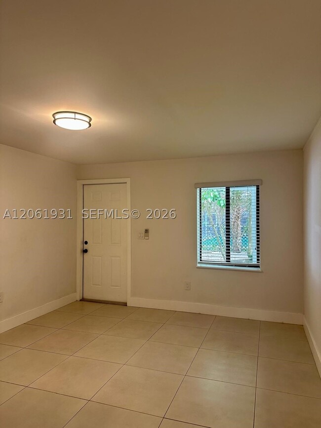 Building Photo - 1750 NE 144th St Unit D