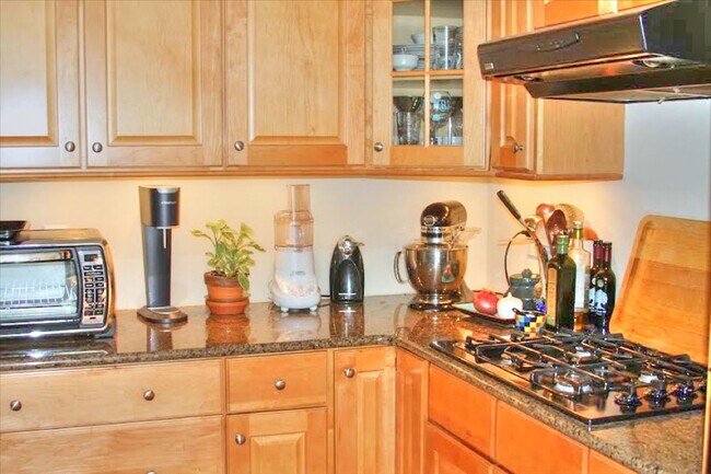 Photo - Beautiful 3 Bedroom / 2.5 Bathroom Townhome - Available End of June!