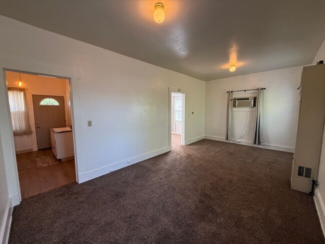 Photo - 101 E 19th St Unit 101 E 19th St Apt 4