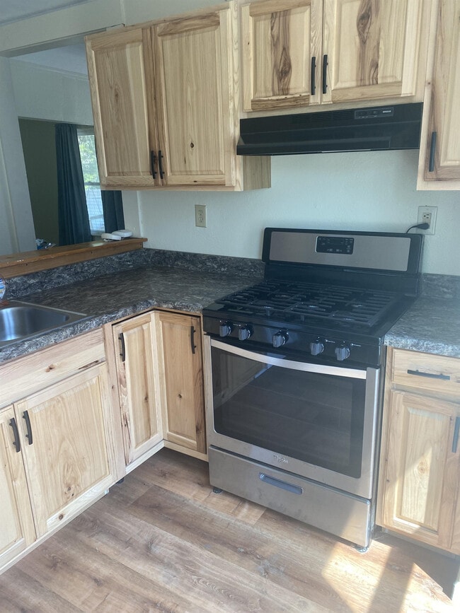 Photo - 313 E College St